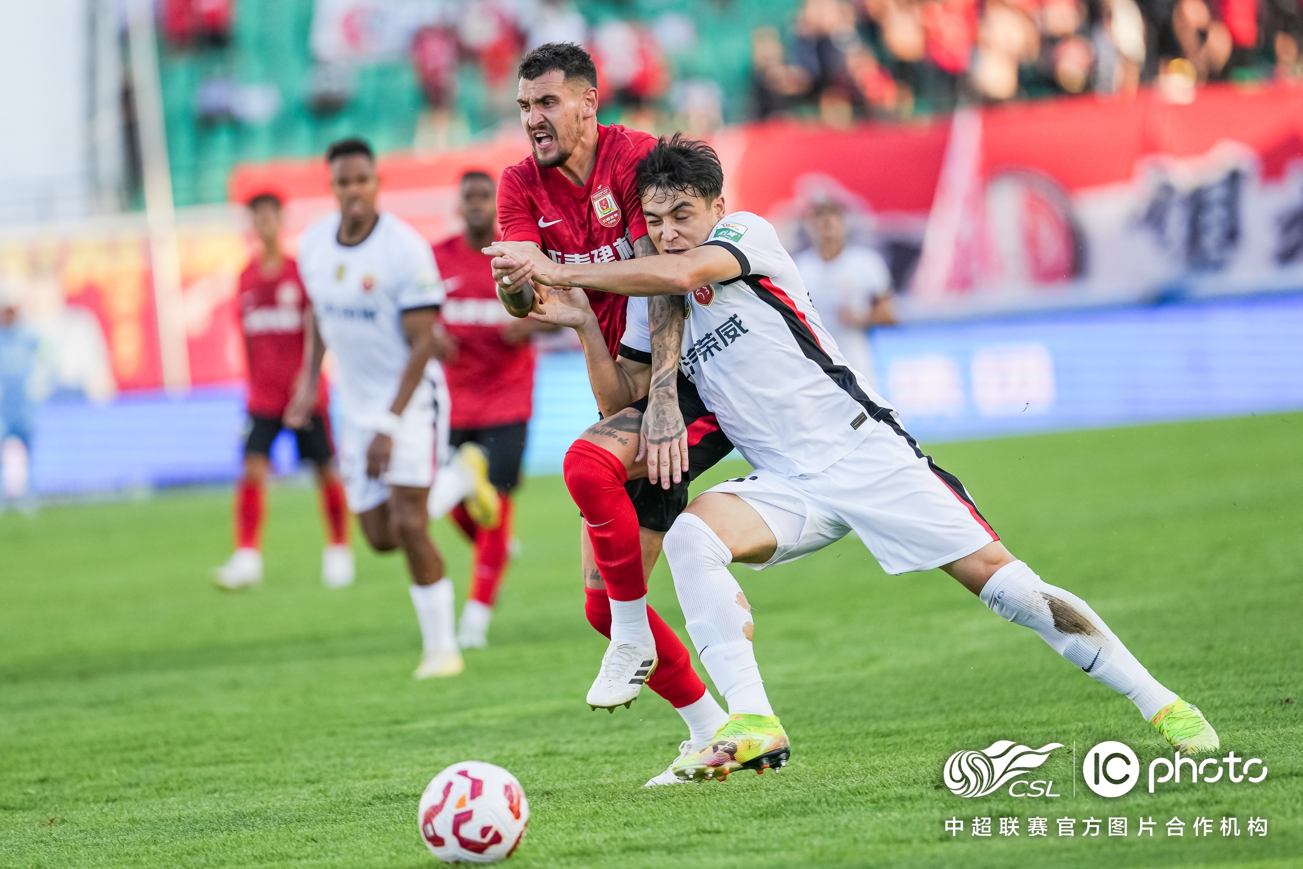 赛后体能课后，波尔图遗憾出局备战亚冠，气氛紧张，球队文化再被提及的简单介绍