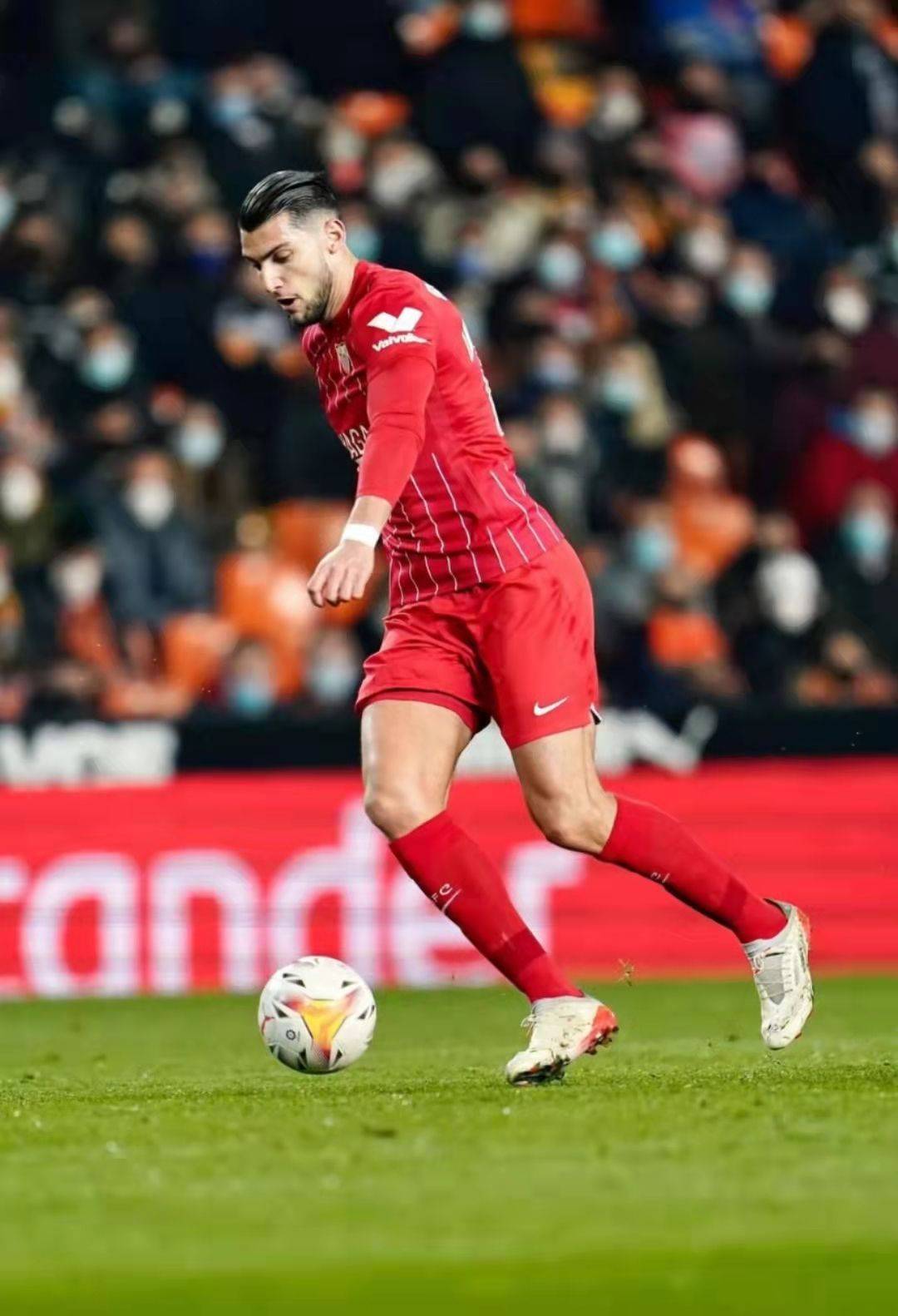 塞维利亚内部会议纪要流出:转会期豪取连胜;西甲使命明确;纪律约束更严格的简单介绍 塞维利亚内部会议纪要流出:转会期豪取连胜;西甲使命明确;纪律约束更严格的简单介绍