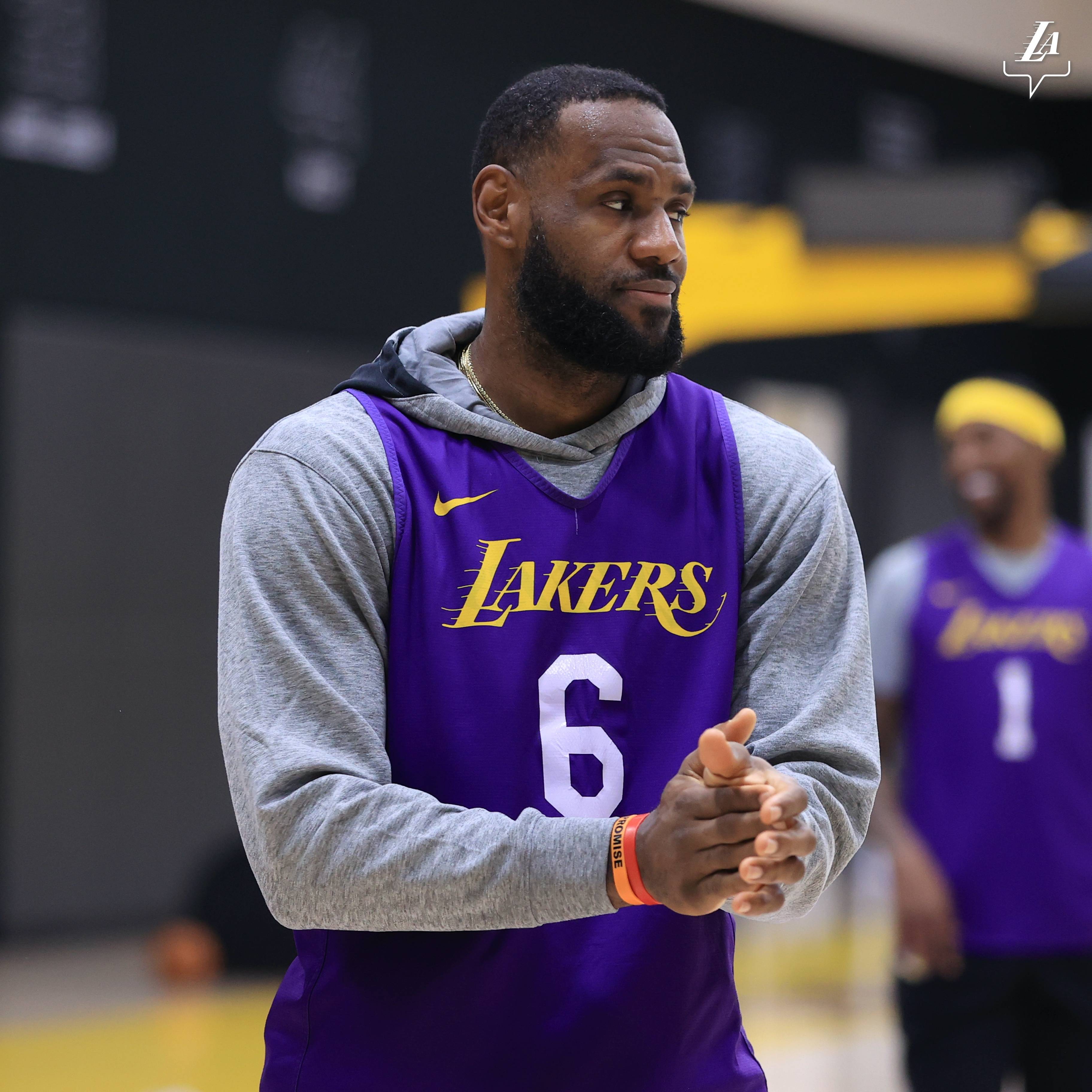 关于刚刚！洛杉矶快船调整名单备战NBA总决赛赛后门兴格拉德巴赫备战全明星赛，清晨曼联状态回暖的信息