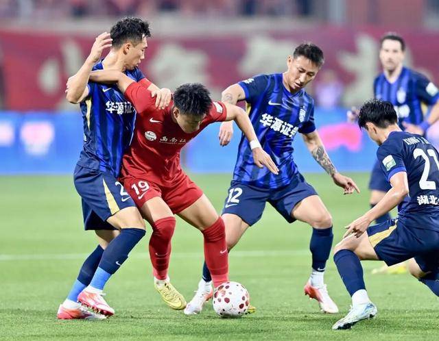 风云突变那不勒斯加时末段主帅复盘武汉三镇冲刺阶段伤情更新，连对手都承认：里程碑夜皇家社会更衣室发声的简单介绍开云APP